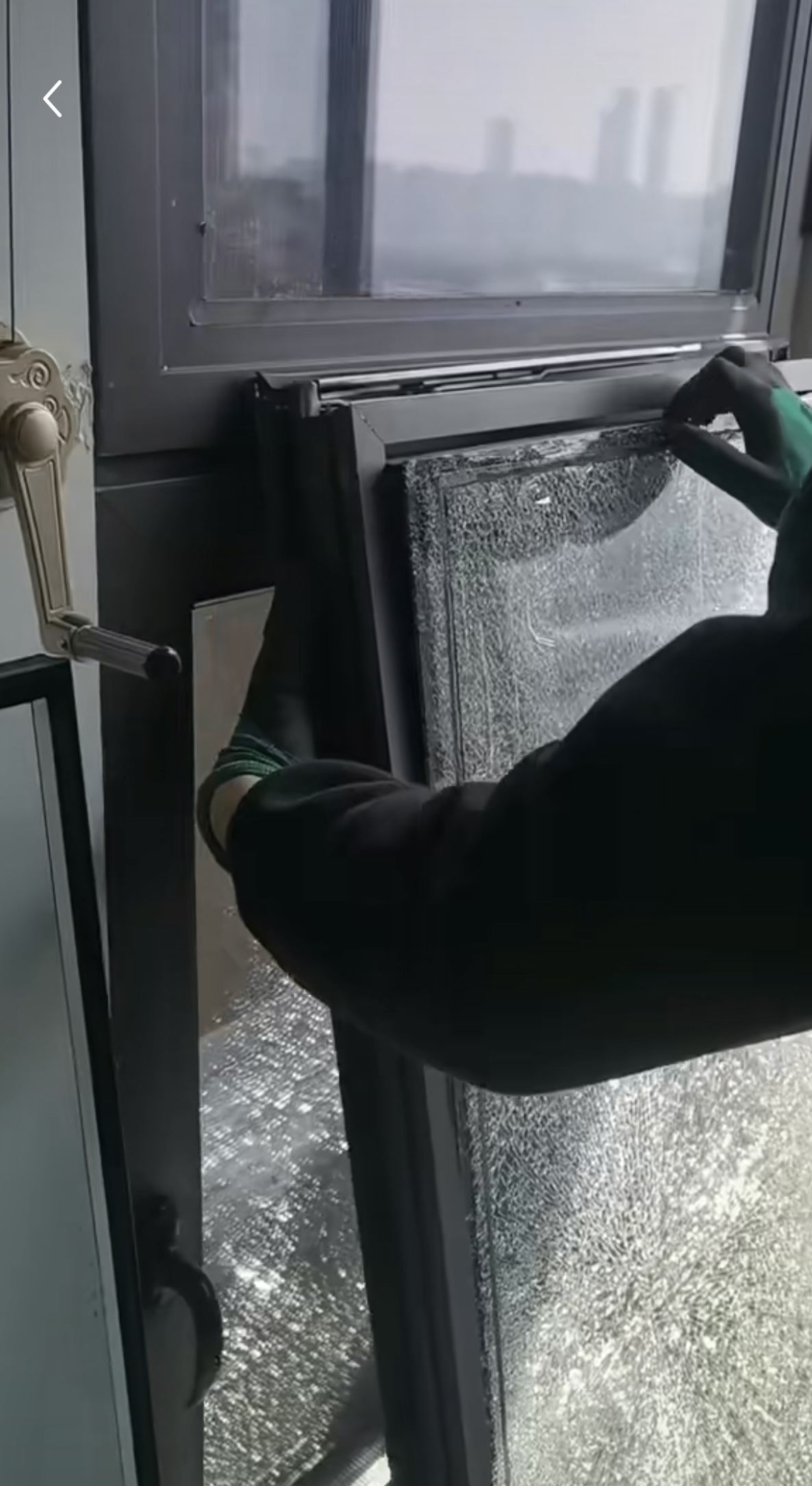 Bagaimana Cara Mengganti Kaca Jendela Aluminium?